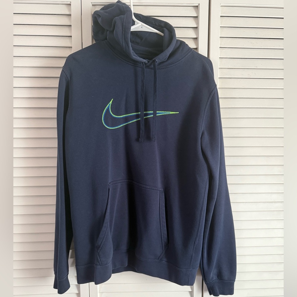 Men’s Medium Nike hoodie
Blue/gray with green swoosh
Smoke free home.